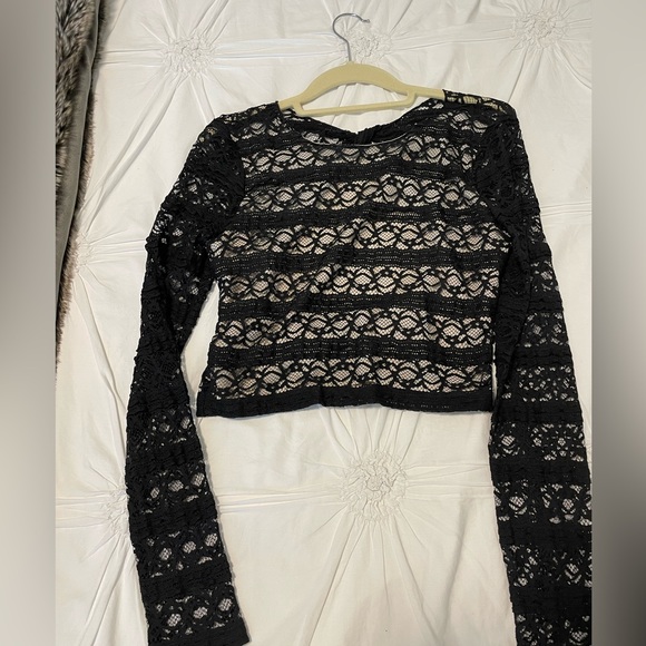 Alice + Olivia lace cropped top size 6 - Picture 10 of 11